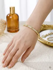 Elegant Bracelet for Women, High-End Design, Simple Yet Stylish Accessory, Perfect Gift Idea, Elegant Minimalist Bangle, All Seasons Wear