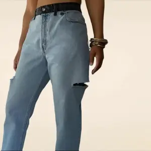 LEVI'S REIMAGINED : VINTAGE LOOSE FITTING HIGH WAIST BLACK ON BLUE CUSTOM TWO TONE DENIM JEANS WITH THE THIGH SLITS