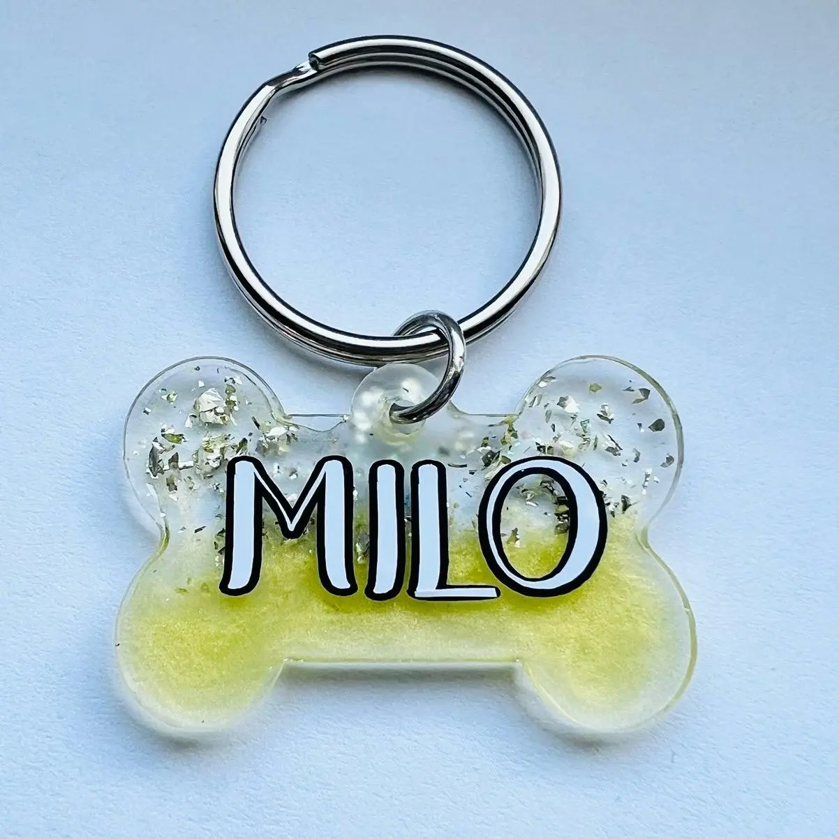Personalized Pet Tags - Customizable Name with Color Options - Keychain Attachment - Stylish Dog Tags for Small to Medium & Medium to Large Dogs