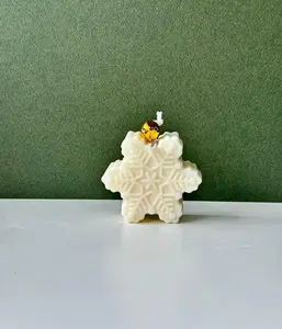 Snowflake candle 3.2 oz