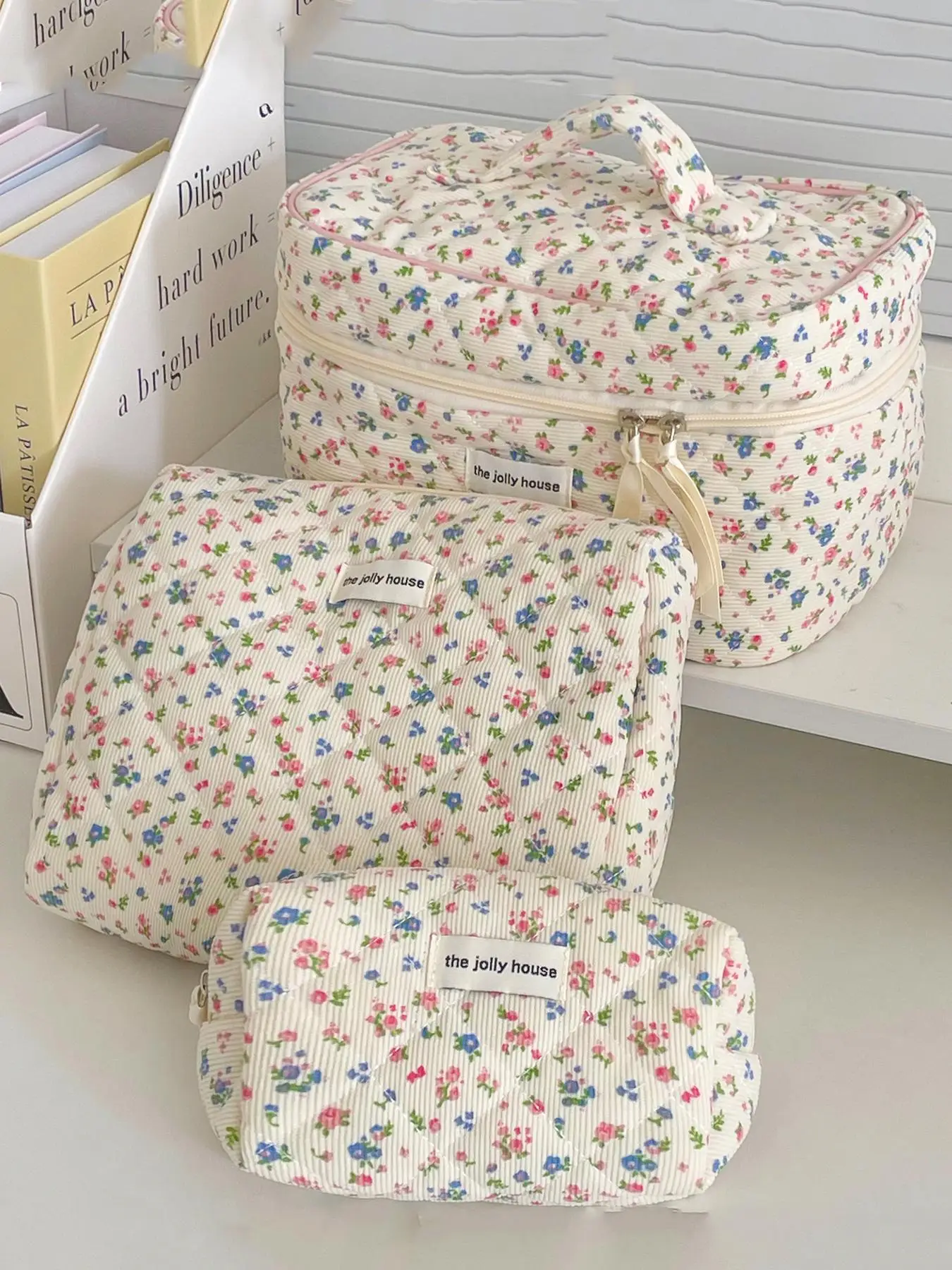 Ditsy Floral Pattern Letters Label Makeup Bag, Makeup Bag, Travel Essentials Back To School, Corduroy Makeup Brushes Organizer Pouch, Cosmetic Design