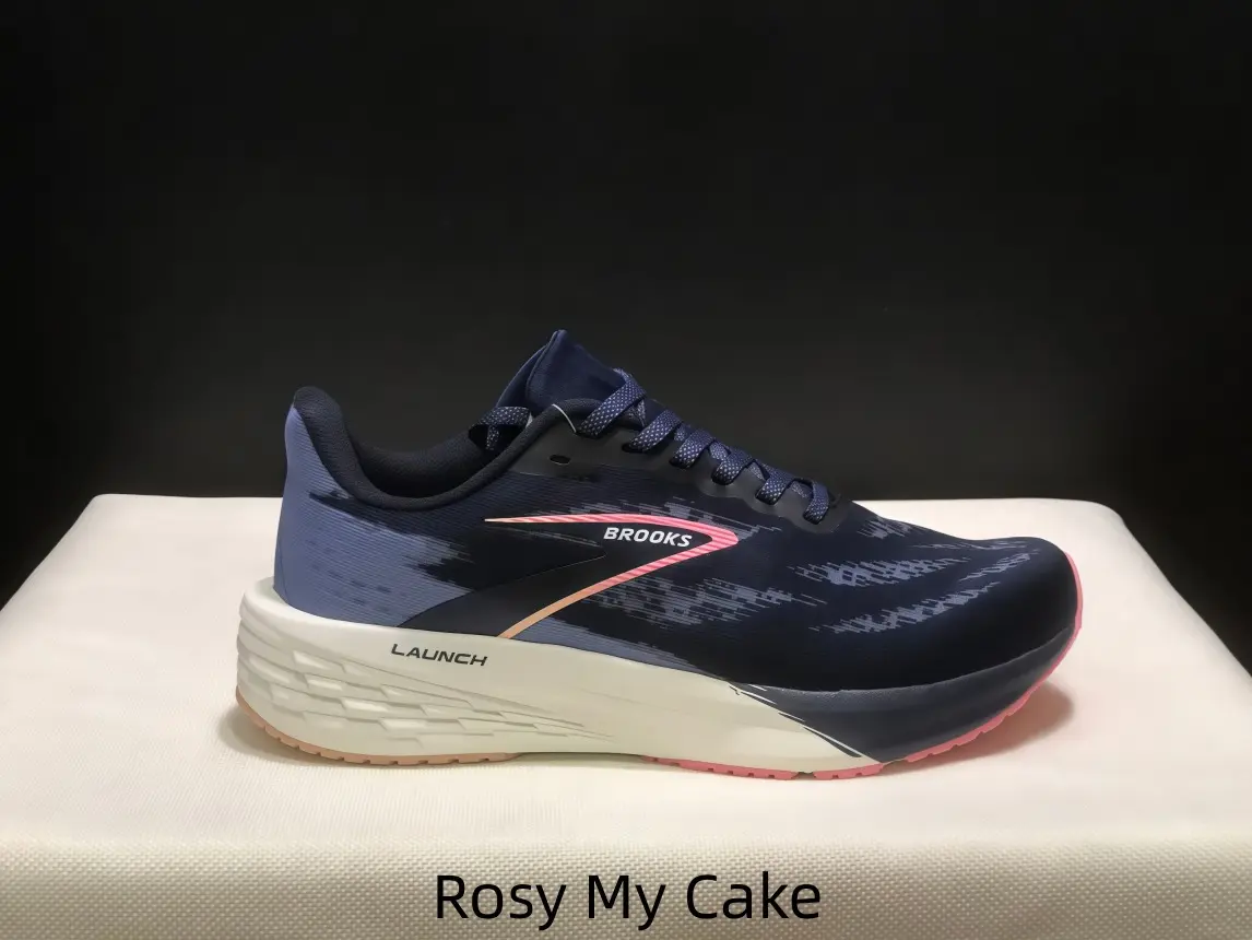 Upgrade your running gear with lightweight speed training sneakers. Ventilated woven fabric avoids stuffiness during long-distance workouts, secure lace-up structure locks your foot, balancing comfy daily wear and competitive running needs.