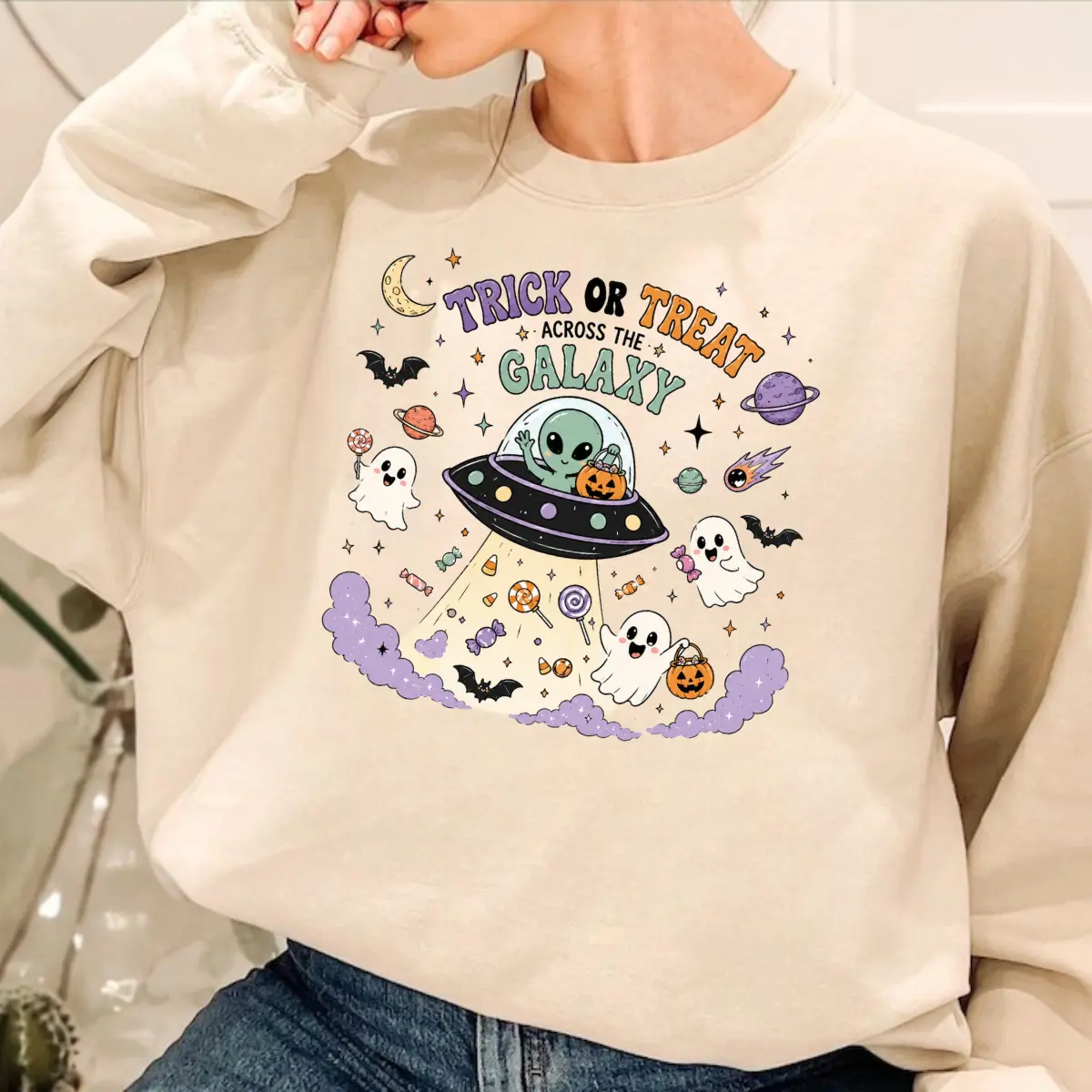Women's Alien Halloween Polyester-Spandex Crewneck Sweatshirt, Casual Everyday Style Trick-or-Treat Across the Galaxy Graphic Pullover, Cute Ghost Space Fall Unisex Spooky Top, Ribbed