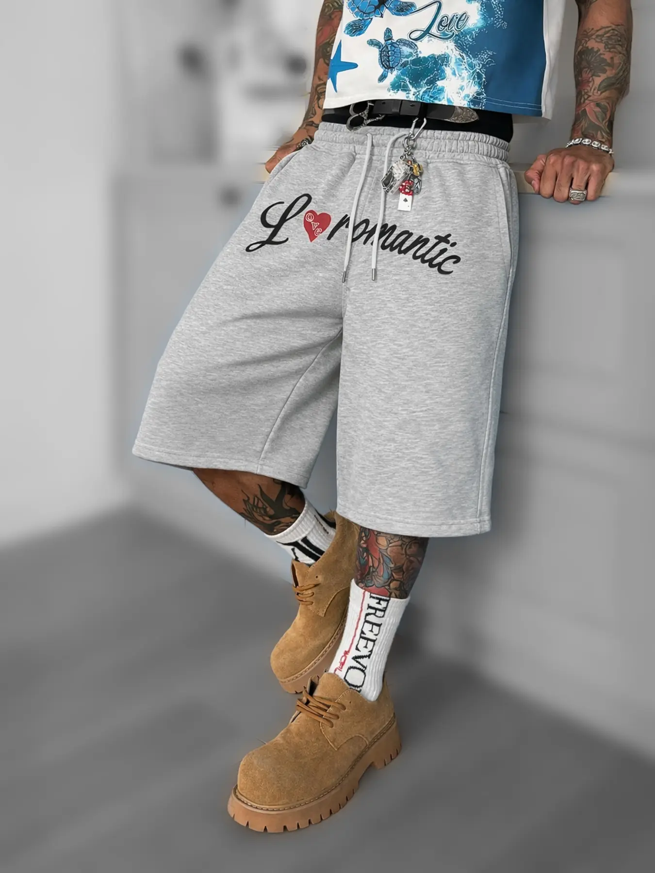 Men's Cropped Capri Pants, Streetwear Wide-Leg Trousers with a Heart and Letter Graphic Print, Drawstring Waist for Summer Resort Wear, Casual