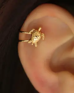Minimalist Sea Turtle Clip-On Copper Earring – Elegant Beach-Inspired Non-Piercing Jewelry, Summer Ocean Animal Design, Lightweight Fashion Accessory for Women, Daily Wear & Party Style