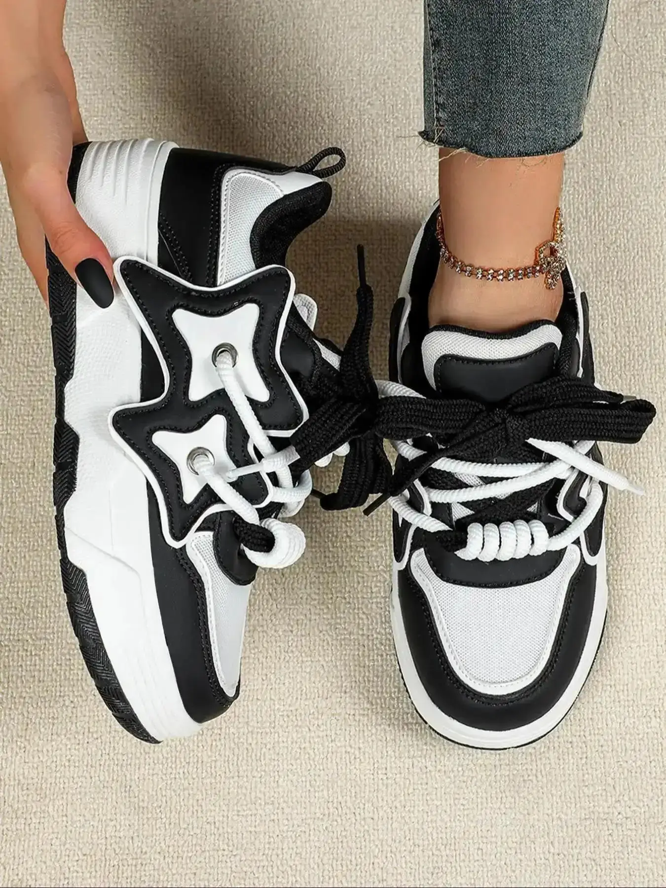 Women's Fashionable Patchwork Star Design Lace Up Low Top Classic Chunky Stylish Trendy Sneakers Casual Comfortable Breathable Sports Shoes Female All-match Round Toe for Daily Wear fitness walking all day comfort
