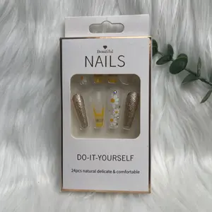 Pure handmade customized nail art, incredibly beautiful and very natural.