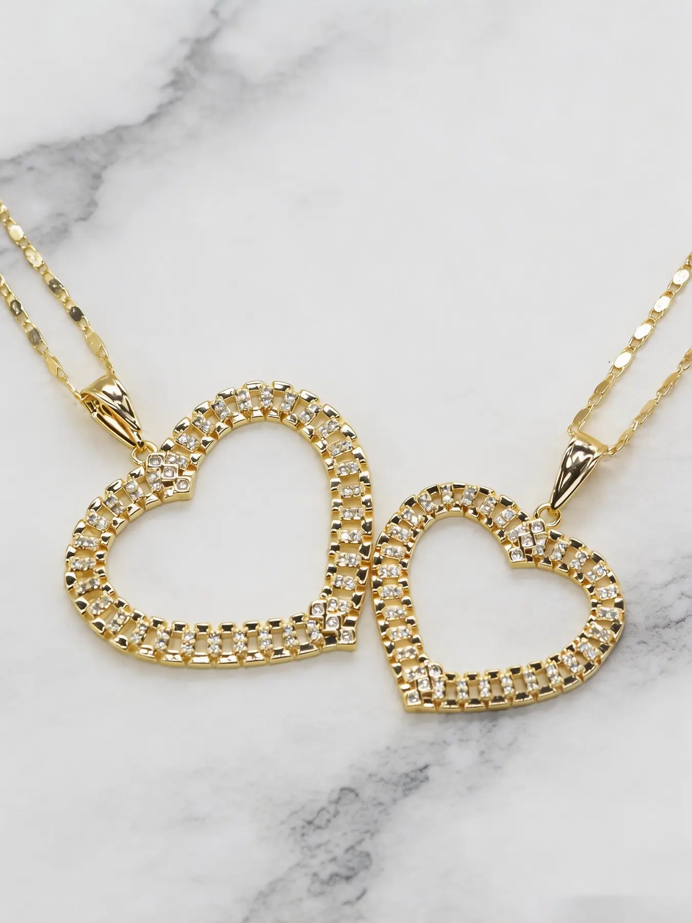 Women's Heart-Shaped Sparkling Zirconia Necklace, Hollow-Out Design, Perfect Gift for Valentine's Day/birthday/party, Daily Wear Jewelry, Chic Gorgeous Jewelry, Love Heart Necklace, Exquisite Jewelry Gift