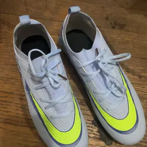 Sporty Football Shoes, Safe Comfortable Fashion Lace-Up Long Stud Training Soccer Shoes, Medium Width, Less Than Ankle Height, Football Boots