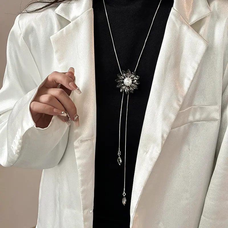 468 gray floral necklace