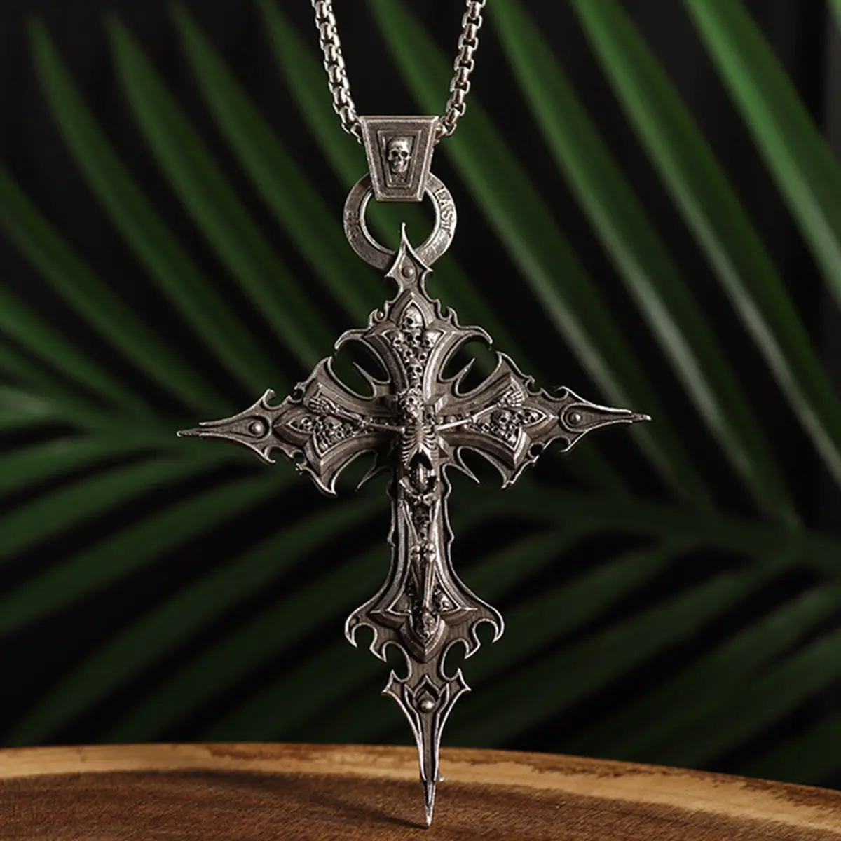Skull Goth Cross Edgy Artificial Gemstone Necklaces & Pendants, Fashionable Grunge Design, Retro Punk Hip-Hop Niche Personality Unisex Daily Wear Jewelry Accessory