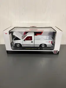 M2 1993 Chevrolet C1500 SS 454 Diecast white