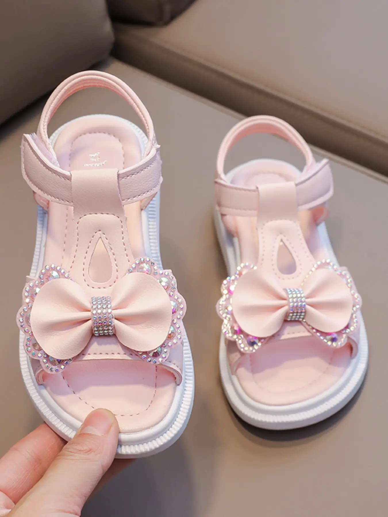 Girls' Bow Decorated PU Princess Sandals, Childrens Sandals, Open-Toe Design, Breathable and Lightweight, Suitable for Indoor and Outdoor Wear, Cute Party Sandals