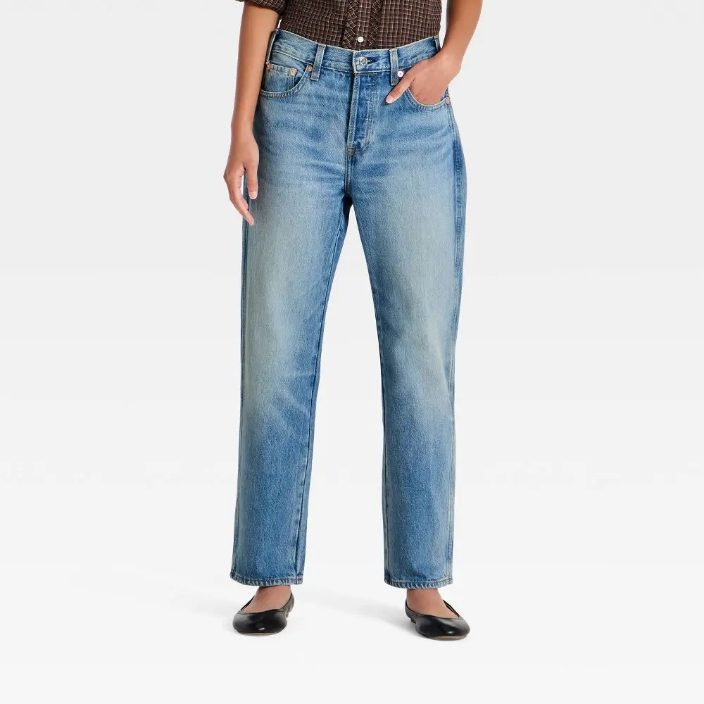 Women's Mid-Rise Boyfriend Jeans - Universal Thread Light Wash
