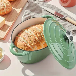 4.5QT Dutch Oven Made Of Cast Iron With An Enamel End, Equipped With A Lid And Two Handles. Perfect For Baking Bread, Slow Cooking, And Roasting. It Offers Great Sealing Capabilities And Works With For All Types Of Heat Sources