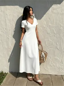 V-Neck White Maxi Dress with Pockets Lightweight & Breathable for Spring & Summer Casual OOTD Womenswear Hip Basic Minimalist Shortsleeve Everyday Style