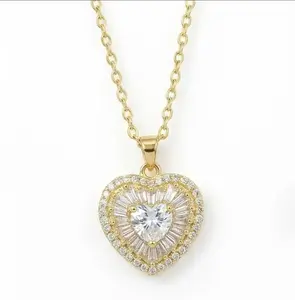 Women’s Heart Shaped Necklace with Sparkling Iced Chain, Fashion Costume Accessory, Sweet Gift for Girls, Ideal for Spring & Summer Looks gold quality zircon beautiful