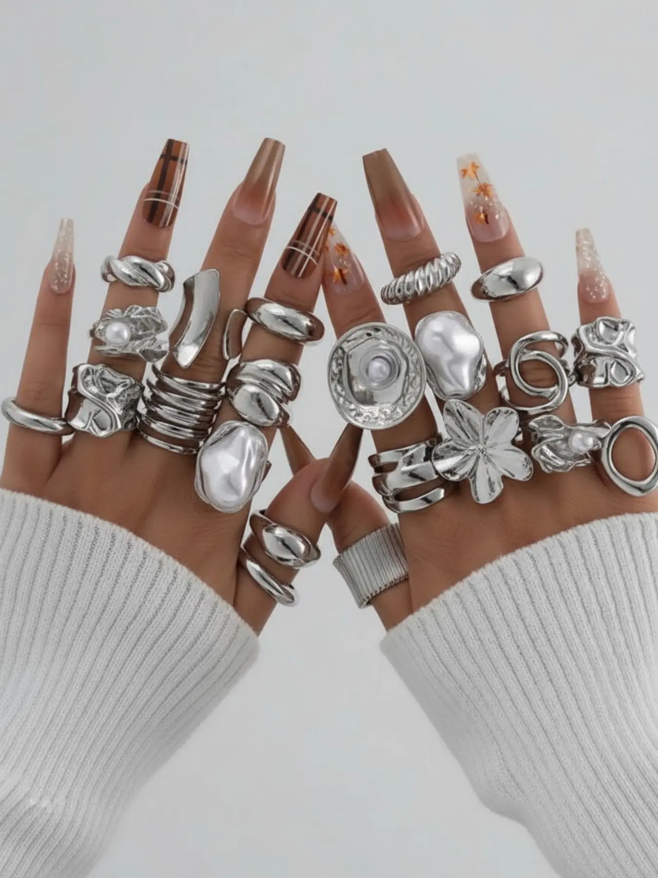 22 pcs Chunky Vintage Wide-Face Asymmetric Floral Statement Rings Set, Stackable Finger Rings for Women's Daily Wear and Gifts, Boho Style Rings