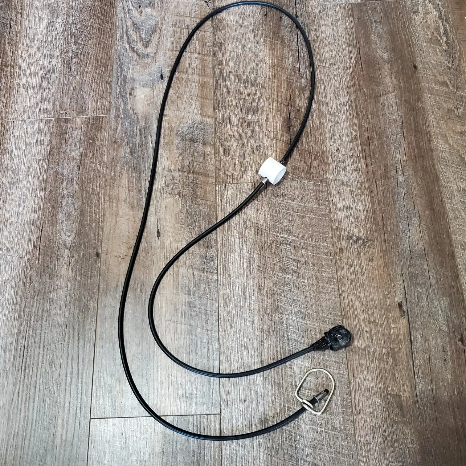 Poultry Tie Cords - Rubber 7' Cord SLIP Hitch with Metal Swivel & PVC Swivel for Easy Installation - Durable & Reliable for Various Poultry Needs