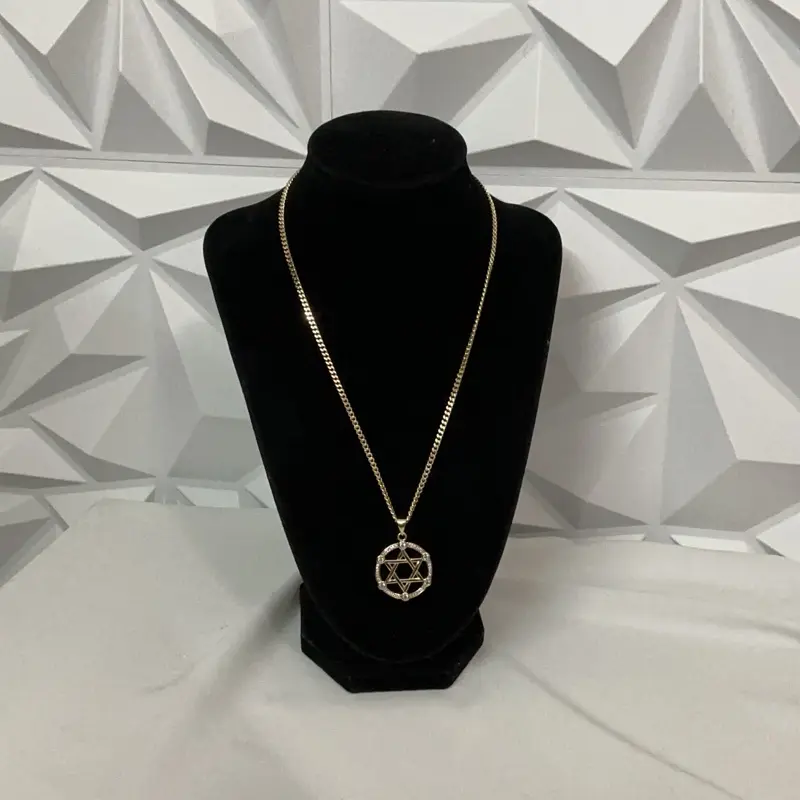 Cadena cubana 3mm de grosor size 18 con dije de estrella de David mediano