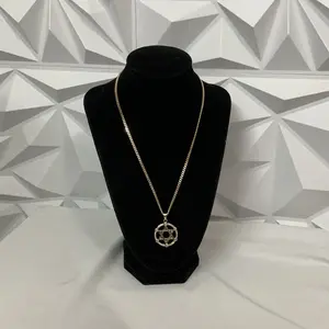 Cadena cubana 3mm de grosor size 18 con dije de estrella de David mediano