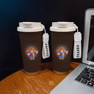 Coffee mug ~ 530 ml / 17.92 oz insulated mug，Paddington Bear Holding Heart Flags Pattern PrintDouble-walled, leak-proof, travel mug with handle; perfect for coffee lovers, art enthusiasts, sports enthusiasts, and those seeking a gift.