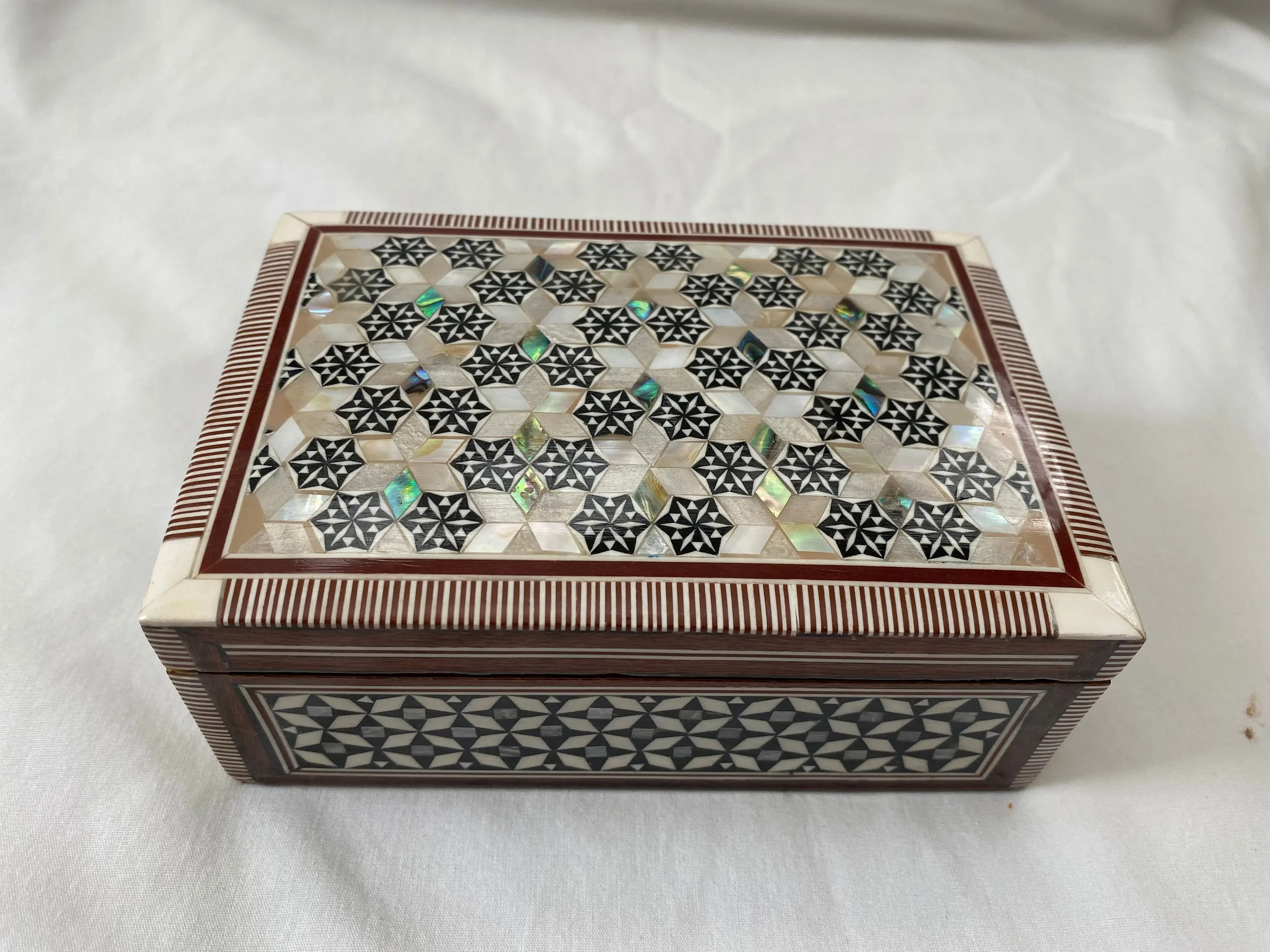 Egyptian Inlaid Wooden Handmade Mother of Pearl Jewelry Box 5.5" # 456