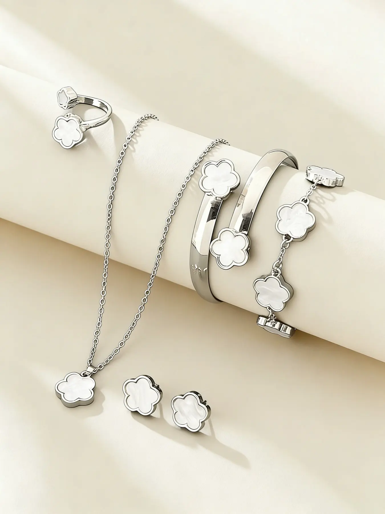 Five-Leaf Clover Floral Pattern Elegant Matching Fashionable Jewelry Set, Bracelet, Necklace, Ring, Earrings, Perfect for Daily Wear, Holiday Gifts, Birthday Presents, Flower Necklace Set