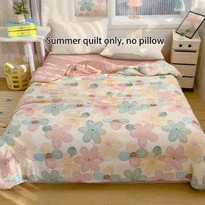 Summer Lightweight Quilt, Soft Lightweight Quilts, with Bold Floral Watercolor Print in Contrasting Colors, a soft, skin-friendly air-conditioning quilt and summer cooling blanket, perfect for summer use in bedrooms, offices
