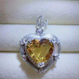 <PingEast Jewelry>Citrine pendant----925 Sterling Silver Pendant featuring a 12 mm eye-clean natural Citrine in a heart shape with a brushed finish. Elegant, timeless, and versatile—perfect for any outfit