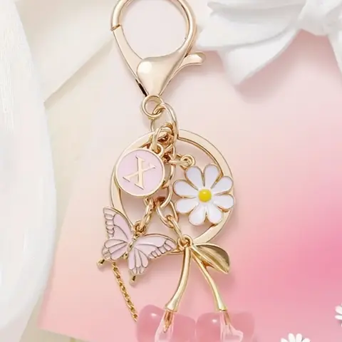 Pink Cherry Blossom Butterfly Keychain, A-Z Initials Keychain with Pink Floral Charms, Women's Butterfly Daisy Flower Keyring, Floral Pattern Keychain, Keychains Cute, Cute Keychain