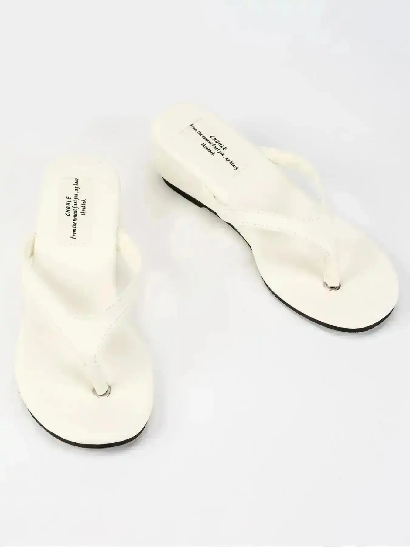 2026 Women's Solid Color Minimalist Flip Flops Casual Comfortable Soft Sole Slippers for Summer Lightweight Breathable Shoes Beach Vacation Fuzzy Essential Everyday Easy Off Multi Purpose Warm Stylish modern versatile