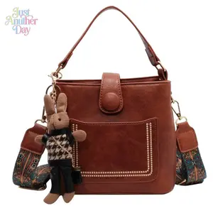 Retro high-end bag women's high-end new fashion shoulder messenger bag niche design portable bucket bag