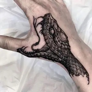 6 large herbal tattoo stickers, including 1 snake design and 5 random styles; lasts 7–15 days; waterproof and resistant to friction; realistic effect; suitable for those who don’t want tattoos but are sensitive to pain.