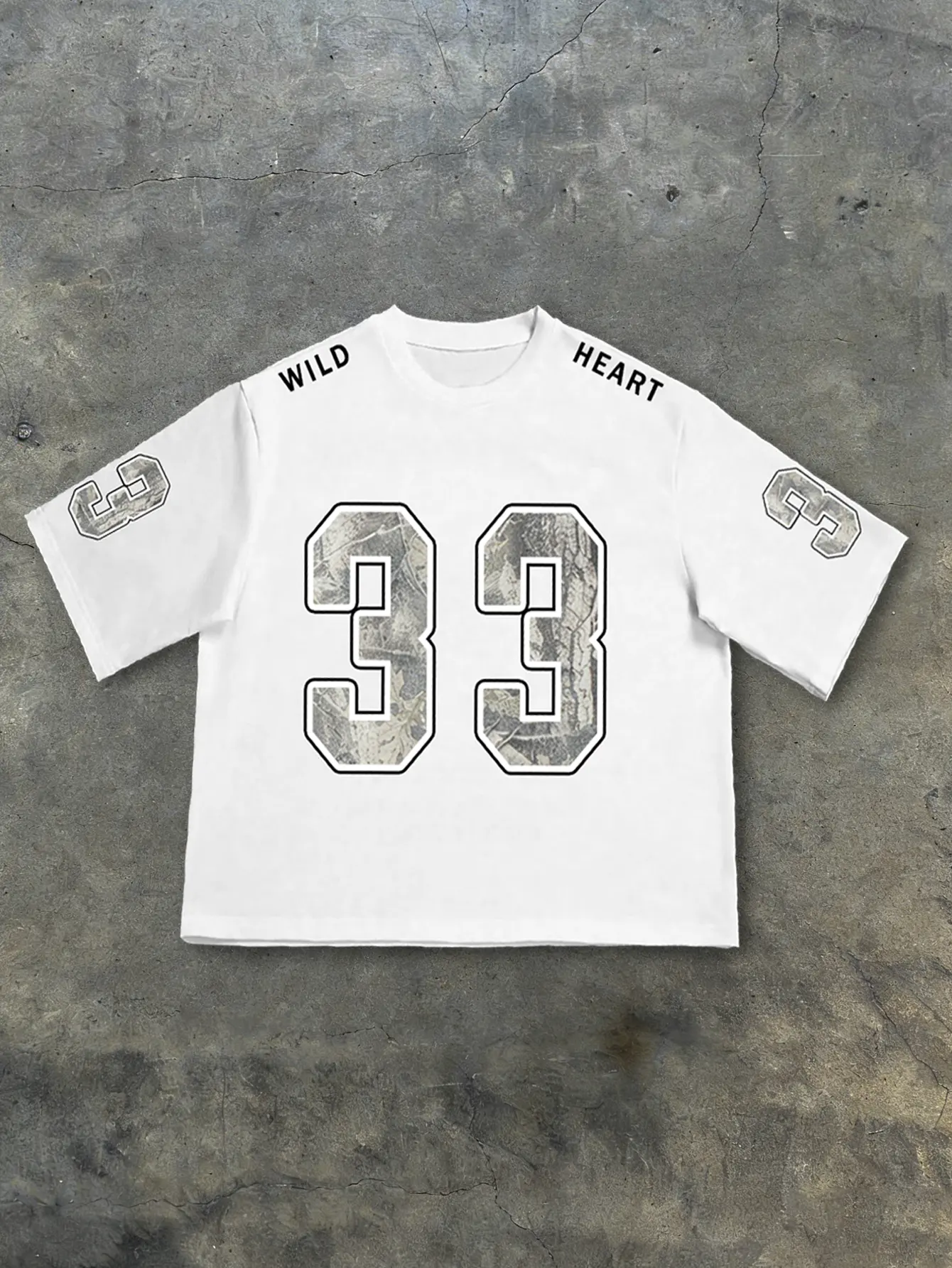American retro sports jersey-style solid white short-sleeve men’s T-shirt with distressed texture at the chest, large “33” number print, English slogan on the shoulders, numeric accents at the sleeve cuffs, loose oversized cropped fit, Y2K street casual f