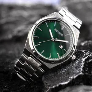 NAKINMI Men’s Luxury Green Round Dial Analog Quartz Watch, Fashionable 44mm Wristwatch with Calendar, Business Casual Wristwatch for Daily & Social Wear, Perfect Valentine’s Day Gift for Boyfriend or Husband