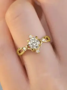 1PC Elegant Luxury Geometric Snowflake Shape Zircon Rings for Women Trendy All-match Exquisite Wedding Engagement Ring Ladies Fashion Jewelry for Party Dating Daily Decor Accessories as Anniversary Birthday Valentine's Day Gift for Girlfriend