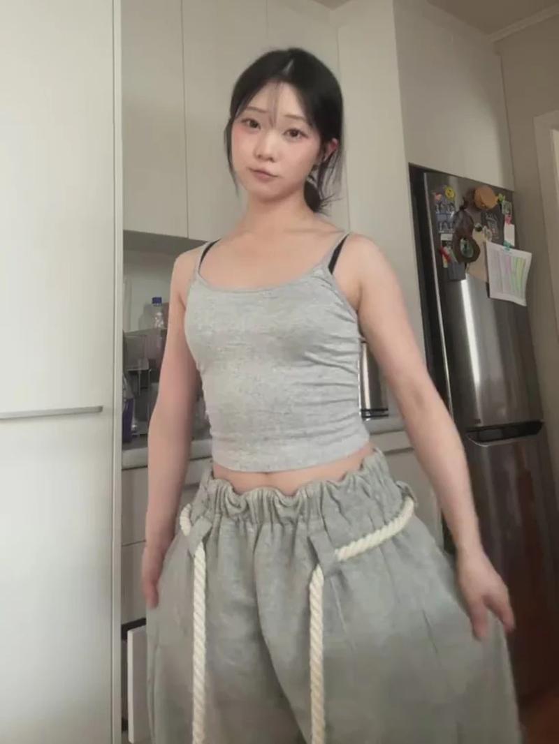 Aelfric Eden Baggy Wide Leg Pants for Women Casual Elastic Waist Lantern Trouser Sweatpants Womenswear Everyday Comfortable Nautical Rope Drawstring Unisex Fit 155-185cm Aelfric Eden Baggy Wide Leg Pants for Women Casual Elastic Waist Lantern Trouser Sweatpants Womenswear Everyday Comfortable Nautical Rope Drawstring Unisex Fit 155-185cm