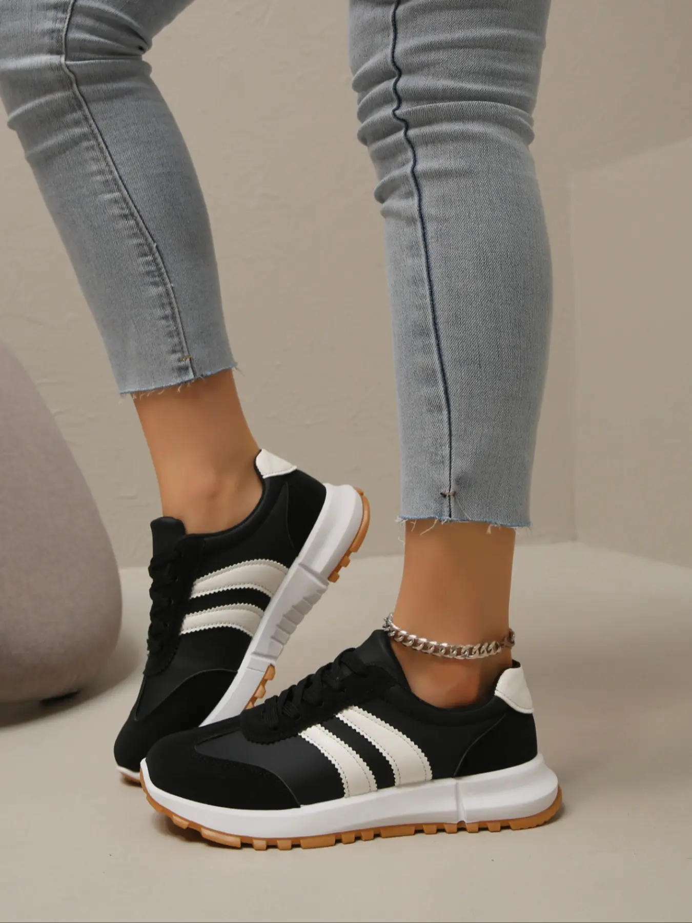 Women's Soft Sole Flat Shoes, Anti-Slip Lace-Up Running Walking Sneakers, Comfortable Breathable Runner Flat All-Season Casual Footwear