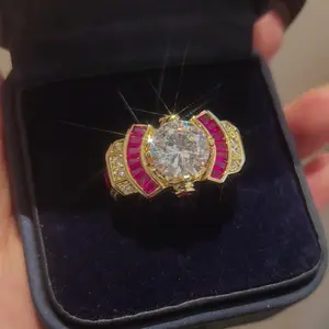 【1267】Jorrio 4ct Round Cut Men’s Gold Statement Trending Ring with Ruby Accents