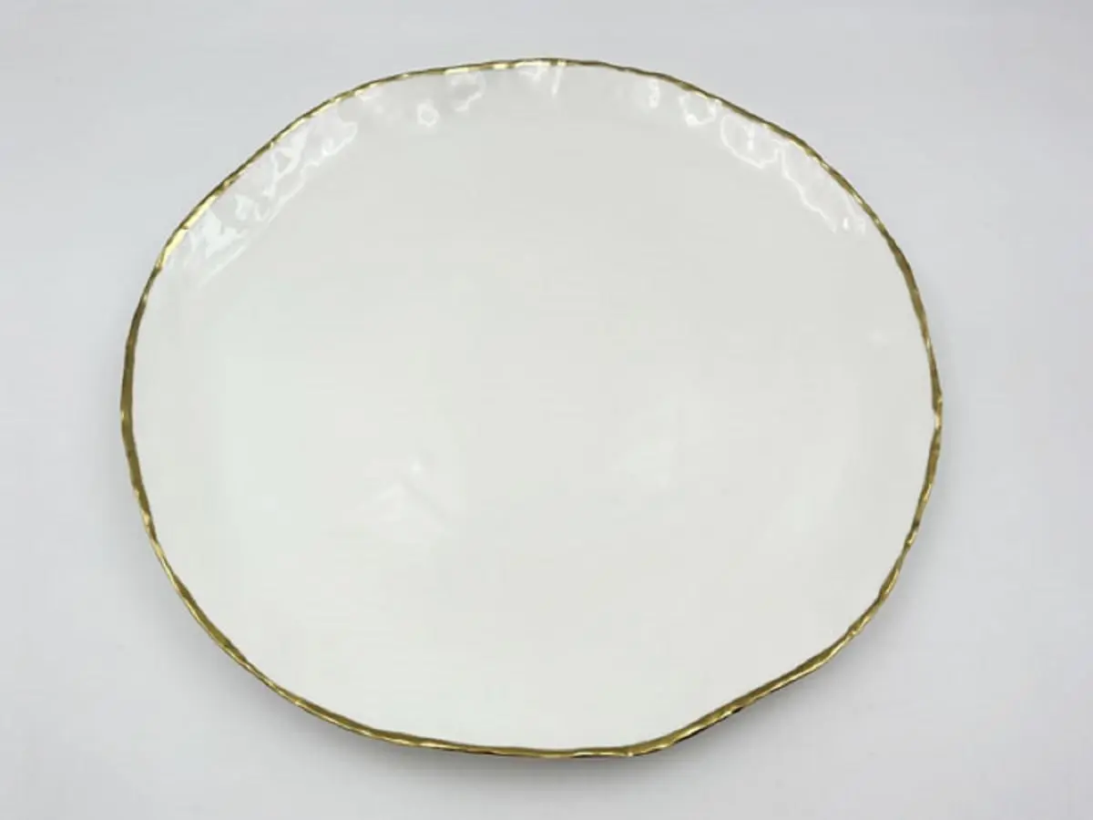 Jiallo 69417 Simplicity Collection 9.5' White Porcelain Gold Trim Raised Rim Round Serving Dessert Plate