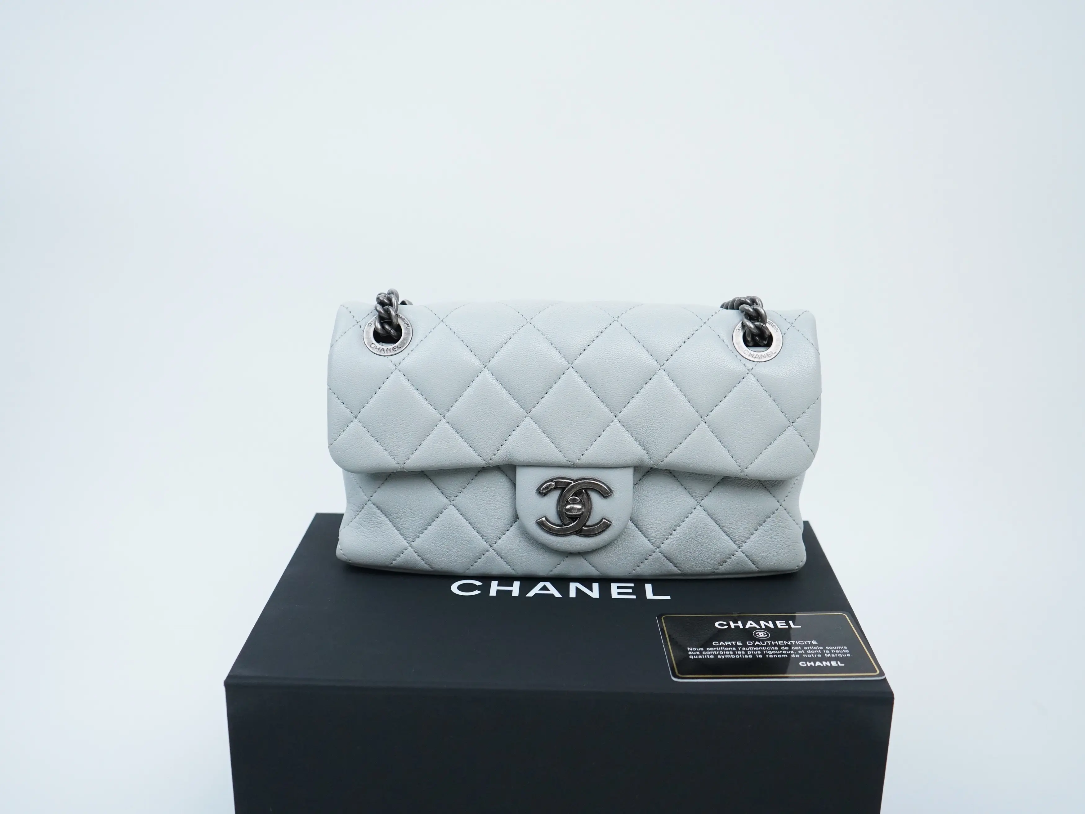 Pre-owned CHANEL sheepskin Shoulder Bags Small Light Grey Flap Bag