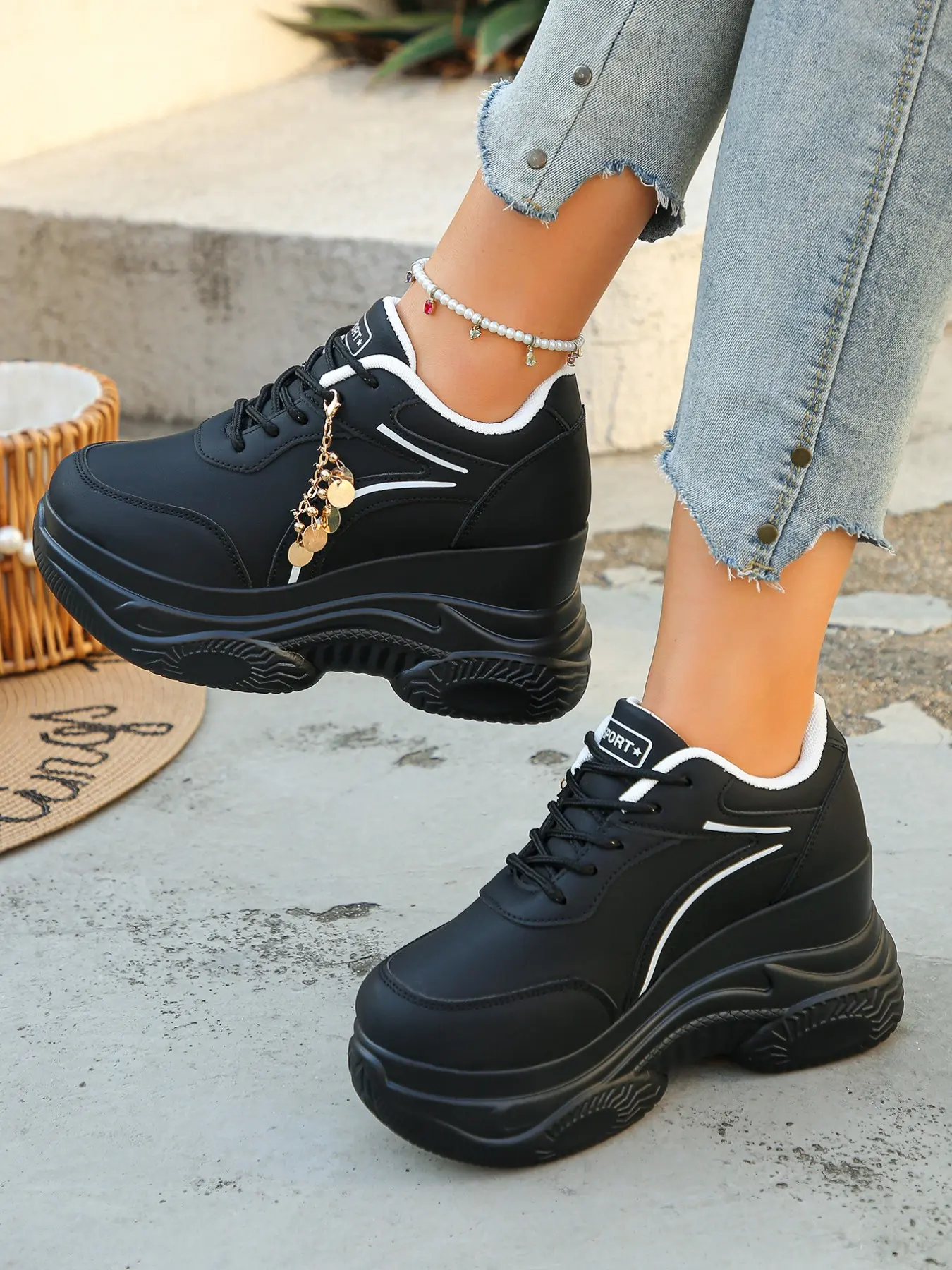 Women's Wedge Heel Casual Sneakers with Detachable Metal Disc Tassel Decor, Lightweight Non‑Slip Slip‑On Shoes, Must‑Have for Petite Ladies, Black & White All‑Match for All Seasons Sports Shoes, Stylish Sneakers