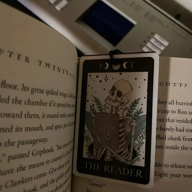 1Pc Acrylic Skull Bookmark, 2D Tarot Bookmark, Unique Gothic Bookmark, Halloween Bookmark, ideal gift for friends, Acrylic Material