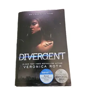 Divergent: 1st Book in the Divergent Trilogy, a Dystopian Thriller by New York Times Bestselling Author Veronica Roth