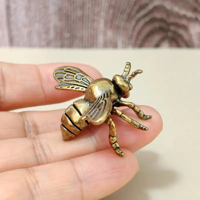 Brass Bee Ornament Collectible Statue Figurine - Lifelike Bee Sculpture, Brass Decor, Decorative Ornaments, Home, Office & Car Decoration, Ideal for Christmas Seasonal Decor, A Great Gift for Collectors & Bee-Themed Lovers, Collectible Figurines