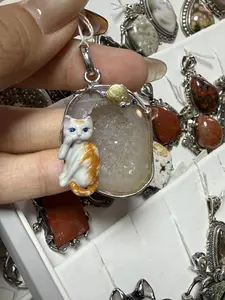 Iries(11042)gc.Crystal Geode Kitty s925 pendant