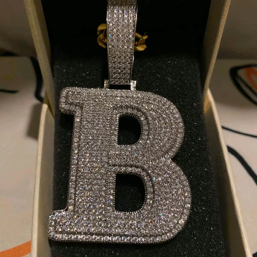 LETTER PENDANT B. ICED OUT
