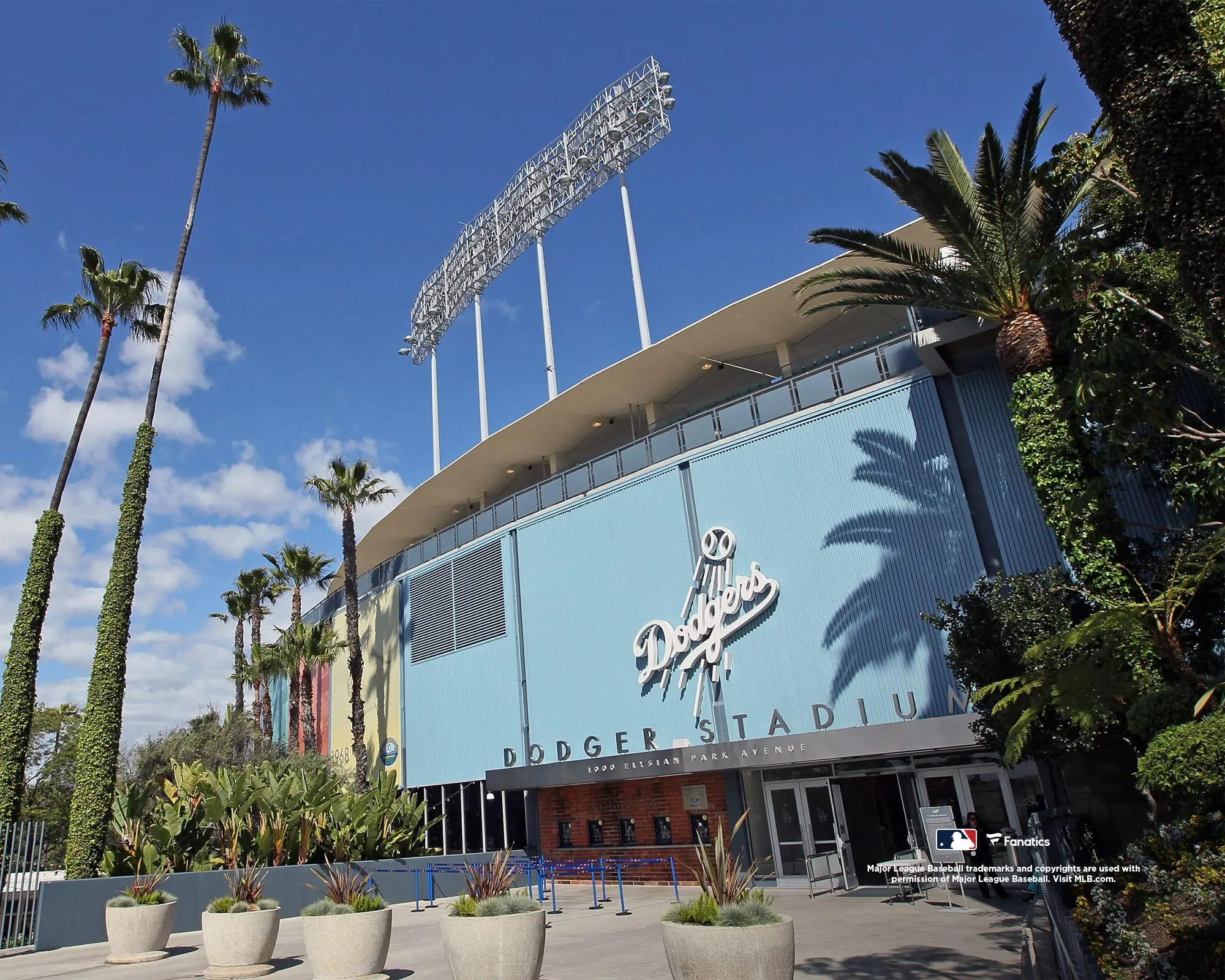 Dodger Stadium Los Angeles Unsigned Exterior View Photograph - MLB Memorabilia