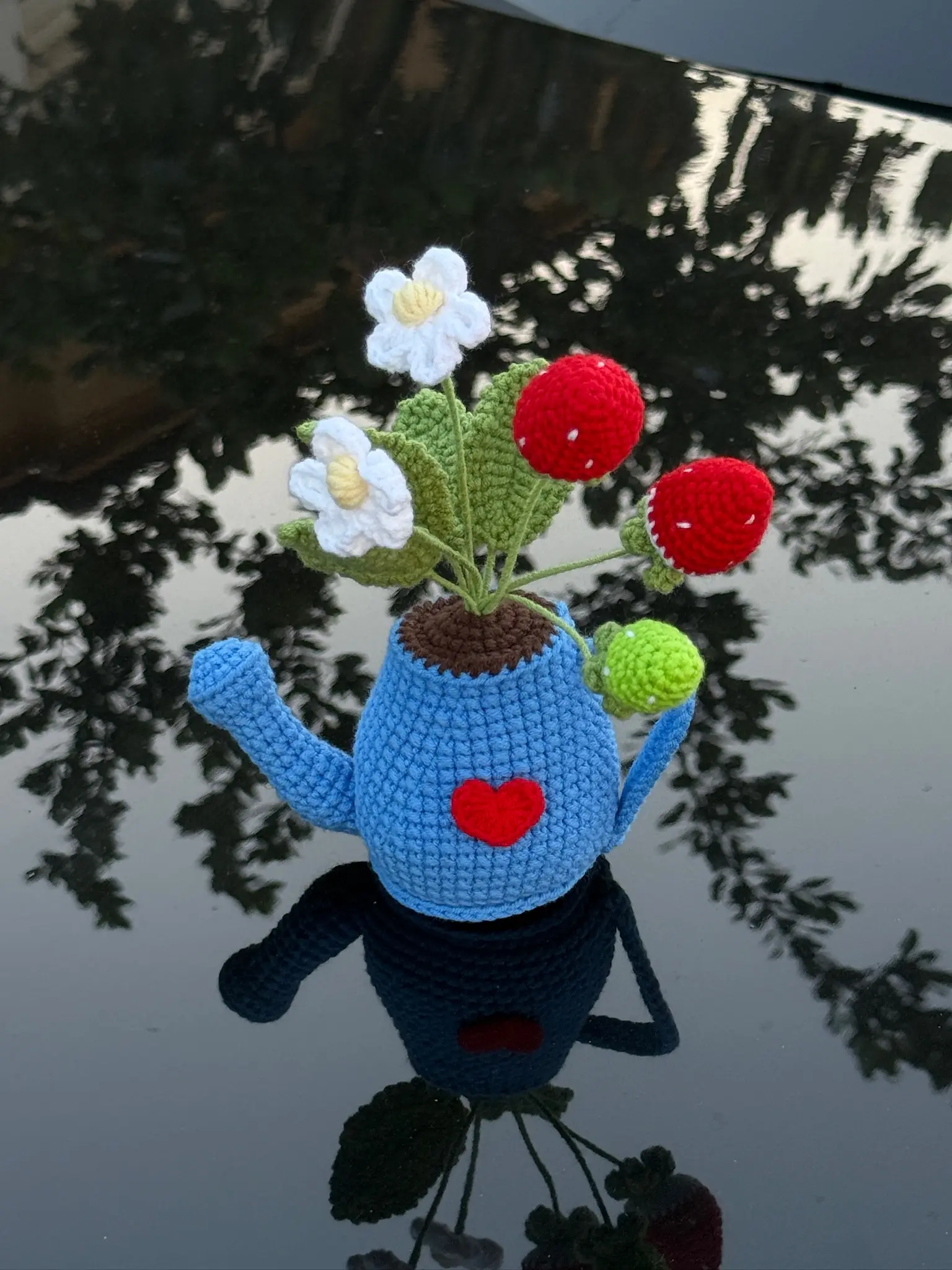 Handmade Crochet Strawberry Watering Can Fruit Decoration - Lightweight Mini Plant Decor, Boxed Set for Floral Arrangements, Desk Ornament Gifts for Craft Lovers